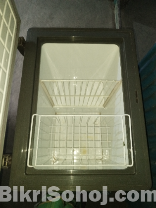 Walton 146 freezer